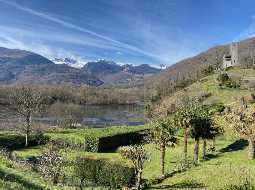 Beautiful Property with Mountain Views and Guest House 35 minutes south of Pau